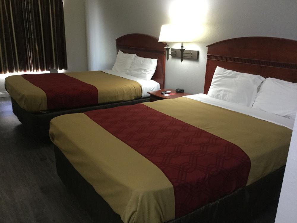 Econo Lodge Lincoln photo 52