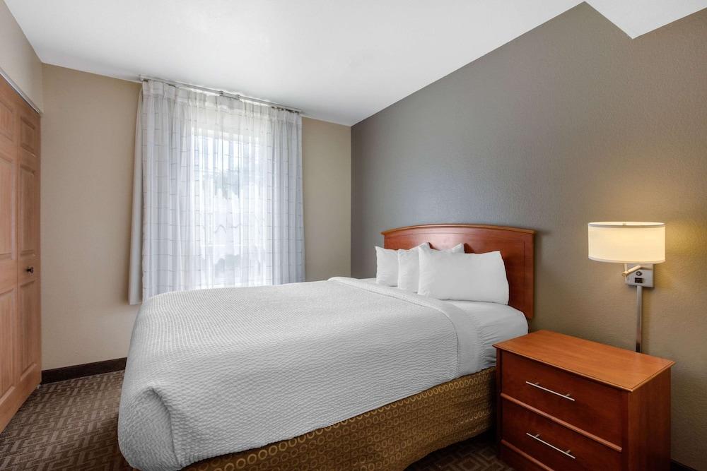 Suburban Studios Birmingham Homewood I-65 photo 11