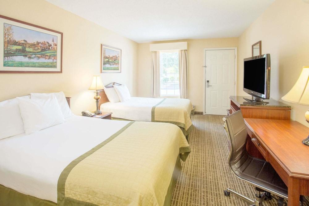 Baymont by Wyndham Dunn photo 3