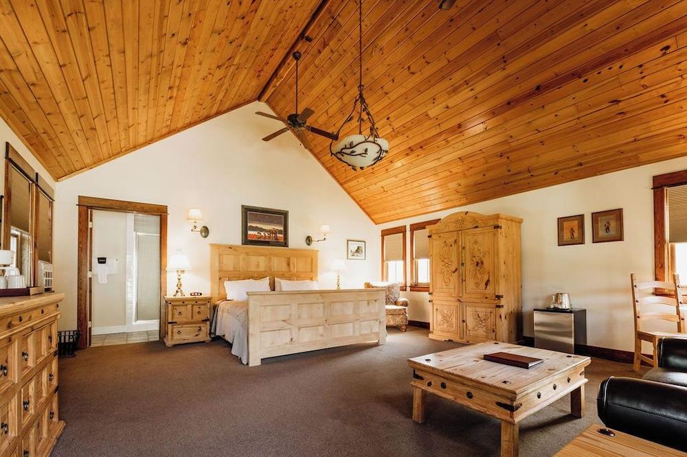 Chico Hot Springs Resort & Day Spa photo 79