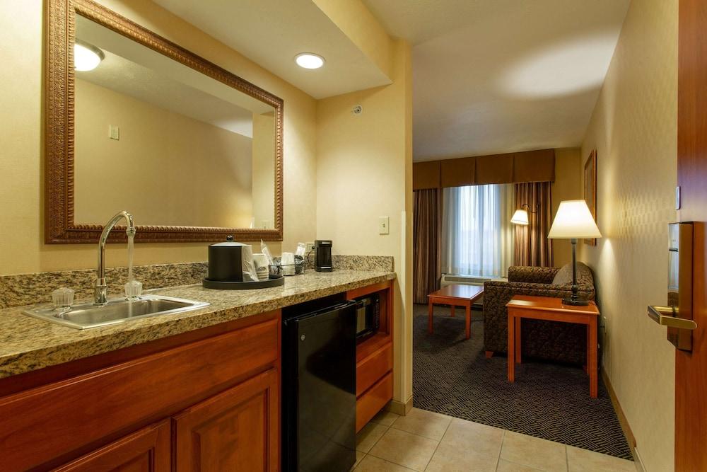 Hampton Inn Waterloo Cedar Valley photo 44