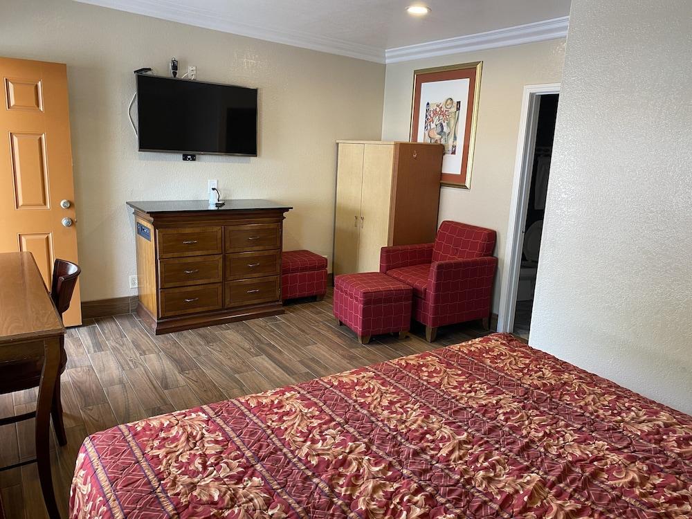 Palace Inn Oxnard photo 18