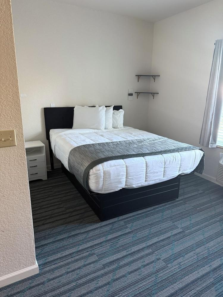 The Enchanted Suites & Residence photo 12