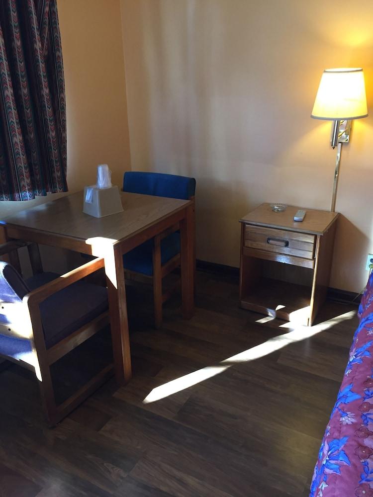 Royal Inn photo 10