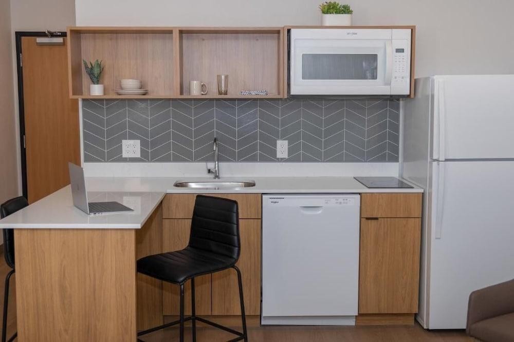 LivAway Suites Phoenix-Surprise photo 12