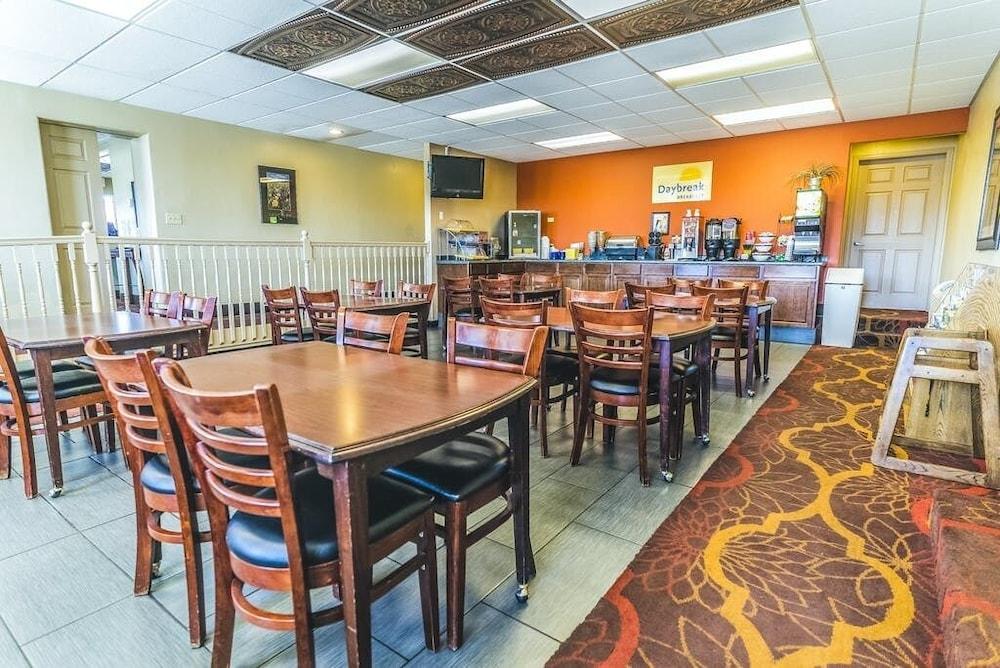 Days Inn by Wyndham Montrose photo 37