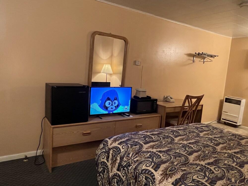 Silver Spur Motel photo 18