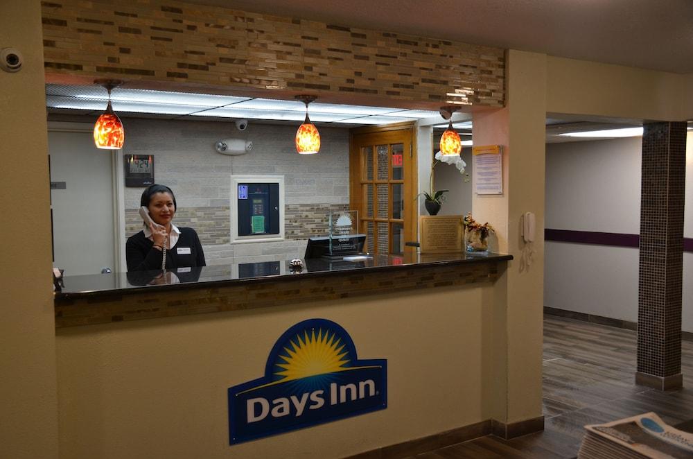 Days Inn by Wyndham Southern Hills/ORU photo 2