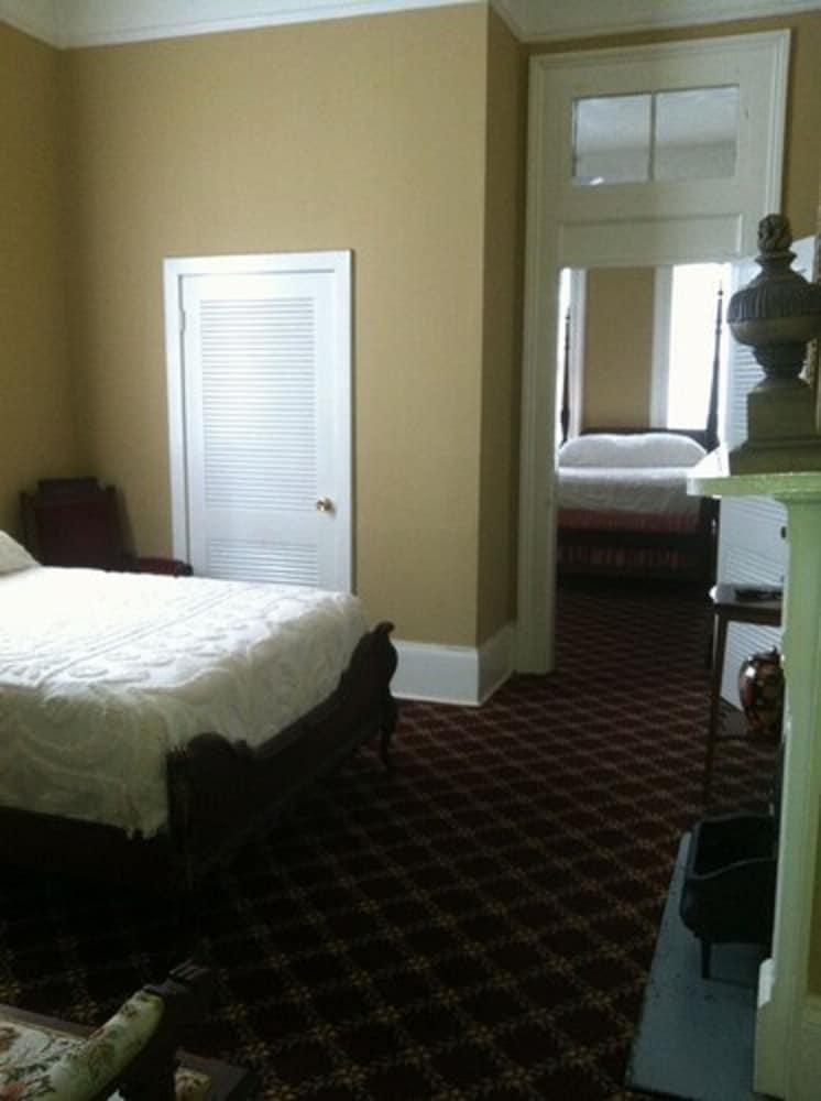 Nine O Five Royal Hotel photo 43