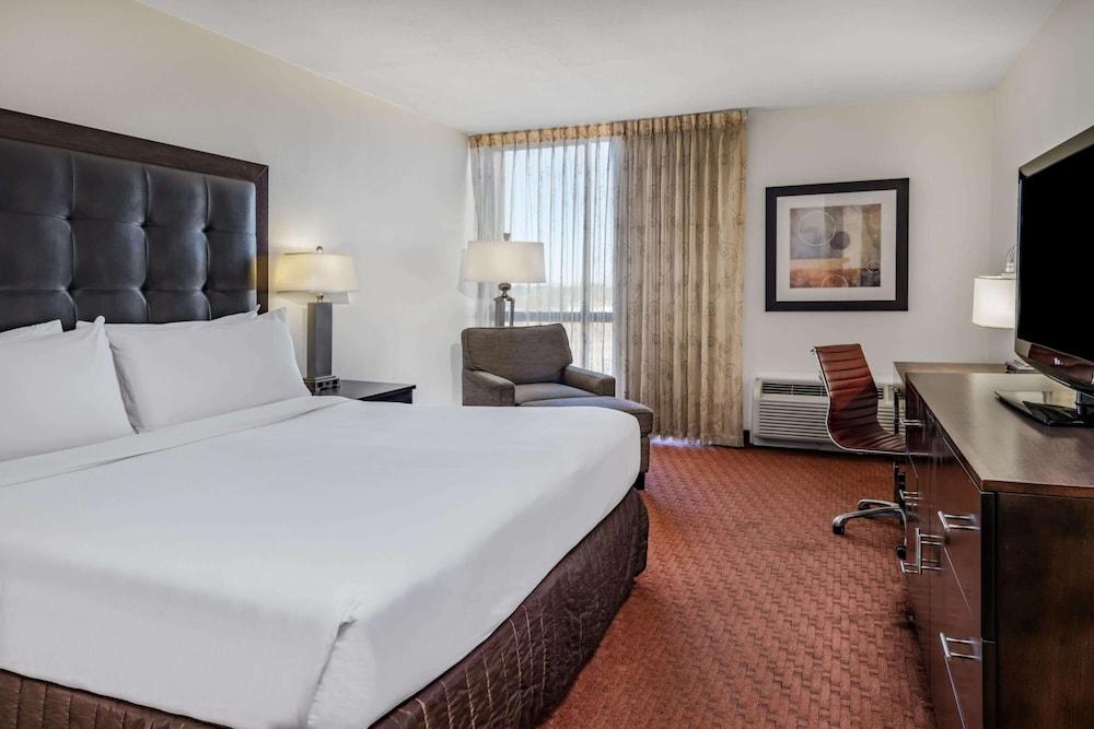 Wyndham Sacramento photo 10