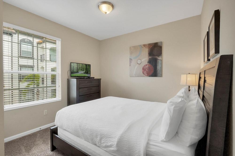 Vista Cay by Orlando Resort Rentals on Universal Boulevard photo 3