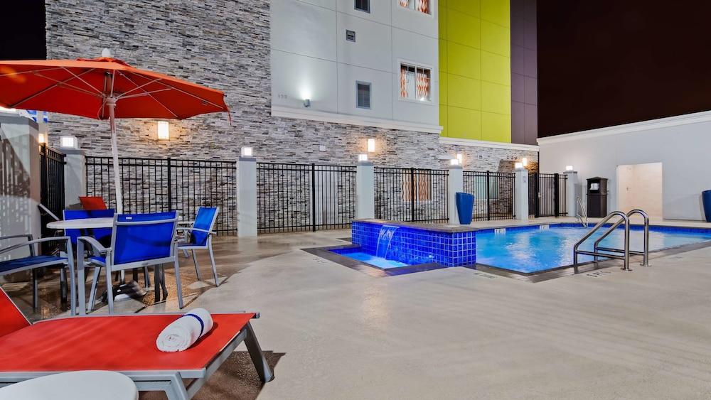 Holiday Inn Express And Suites Pasadena Houston Southeast by IHG photo 3