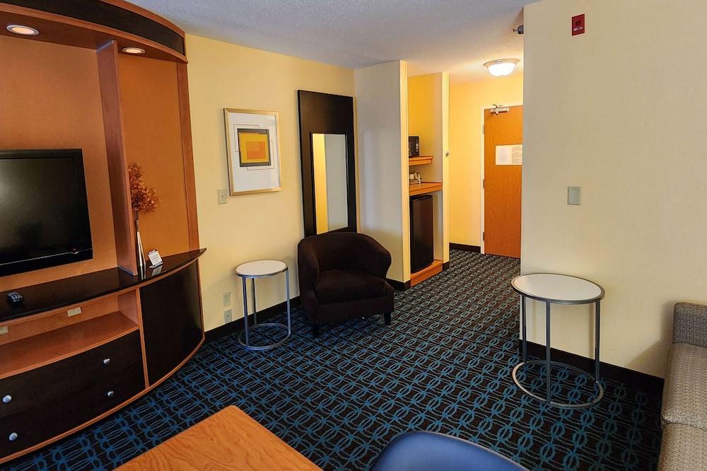 AmericInn by Wyndham St. Cloud MN Shopping Area photo 12