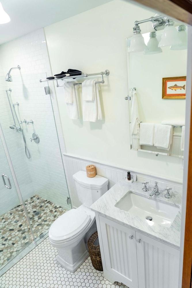 Deer Mountain Inn photo 35