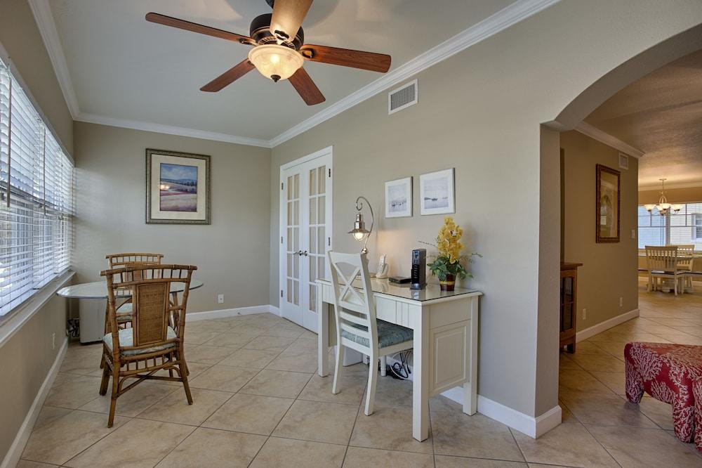Barefoot Beach Resort photo 2