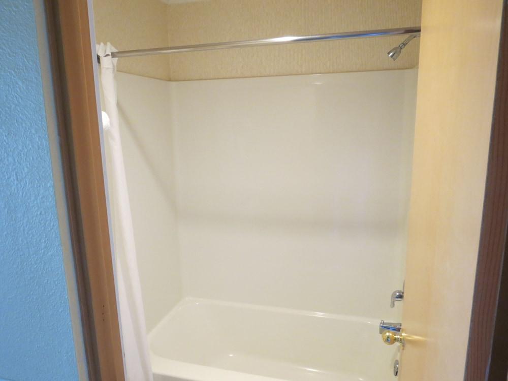 Western Royal Inn photo 29