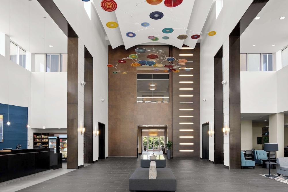 Embassy Suites Newark Airport photo 6