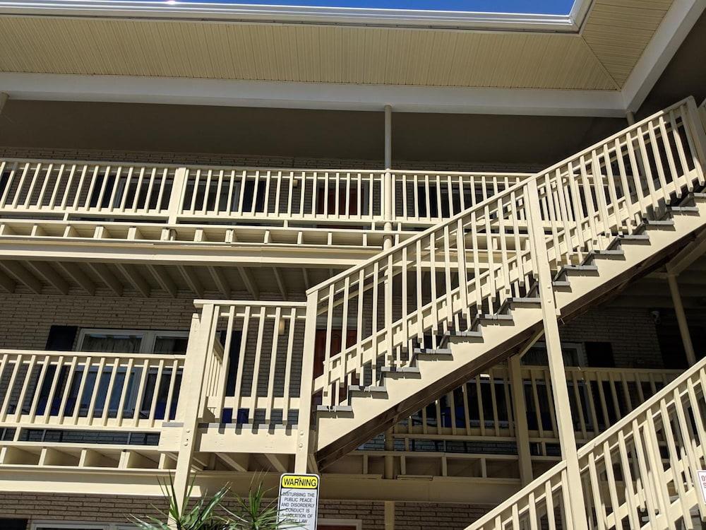 Crystal Sands Motel photo 35