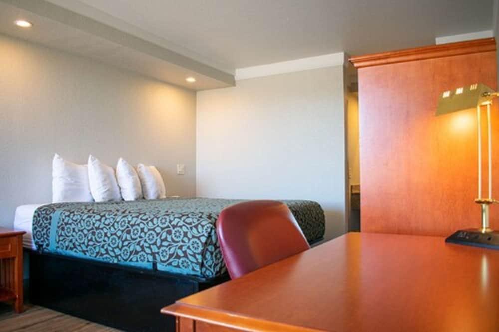 Days Inn by Wyndham Hillsboro TX photo 4