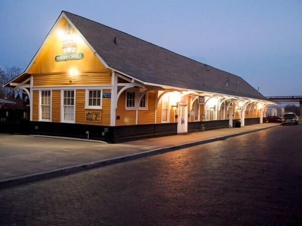 Mountain Inn & Suites photo 16