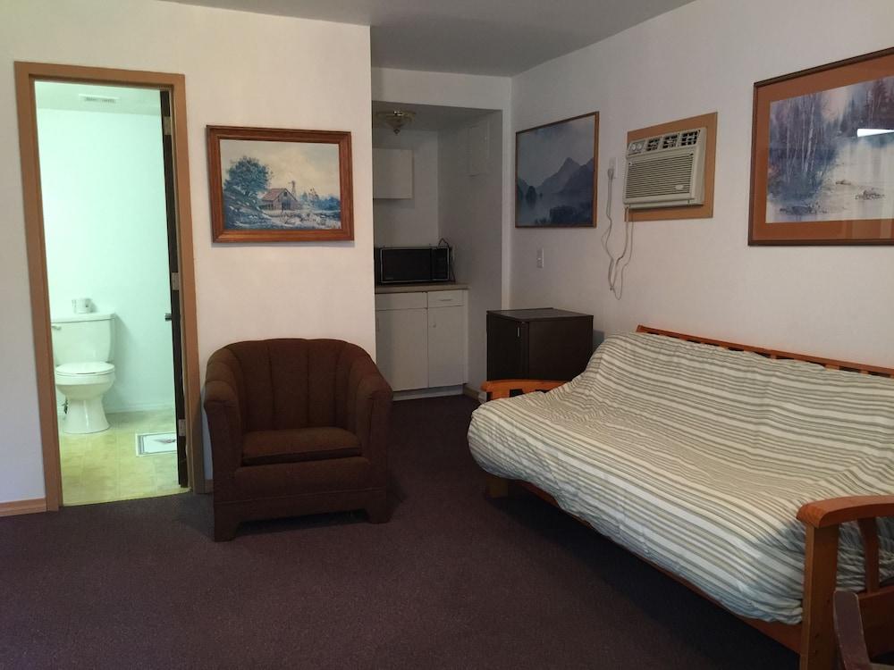 Adirondack Oasis Motel photo 29
