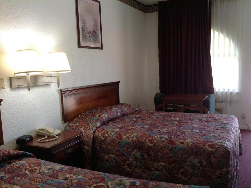 Budget Host, Hempstead Inn photo 19
