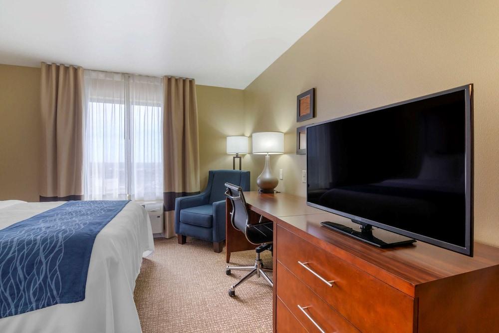 Comfort Inn & Suites Mandan - Bismarck photo 12