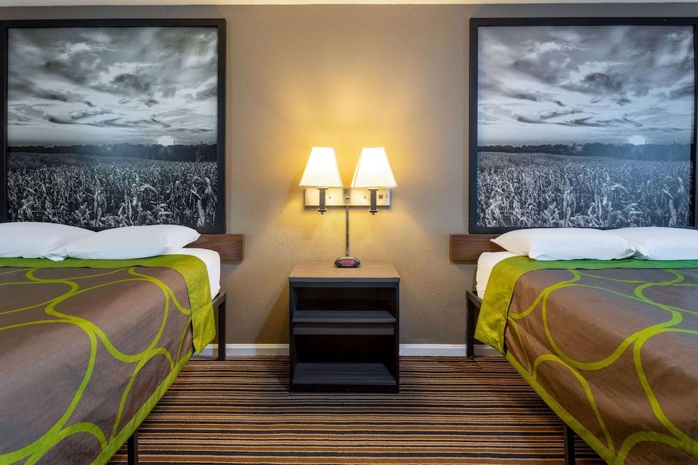 Super 8 by Wyndham Missouri Valley photo 32