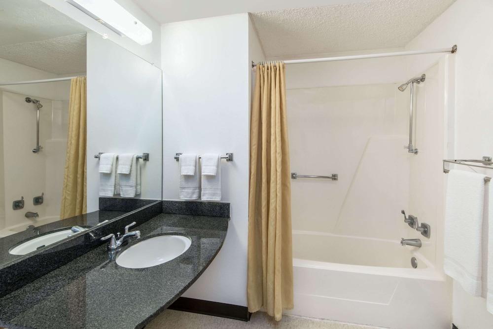Knights Inn Canton photo 8