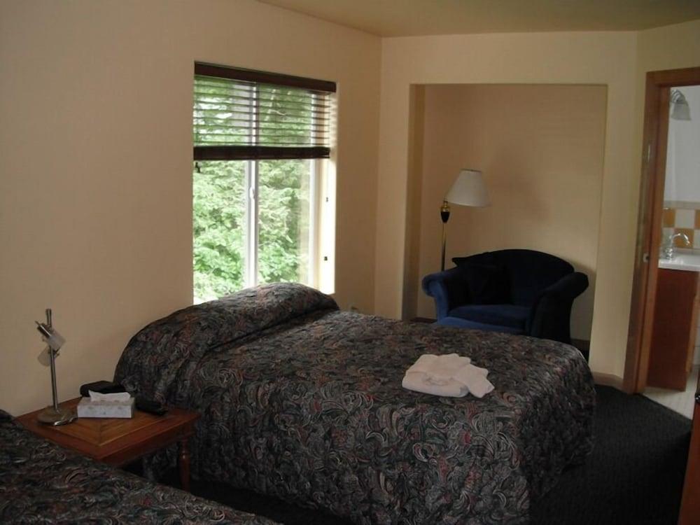 Twin Peaks Lodge and RV Park photo 13