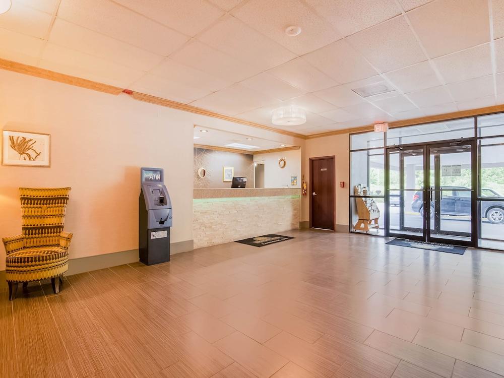 Days Inn by Wyndham Conneaut photo 2