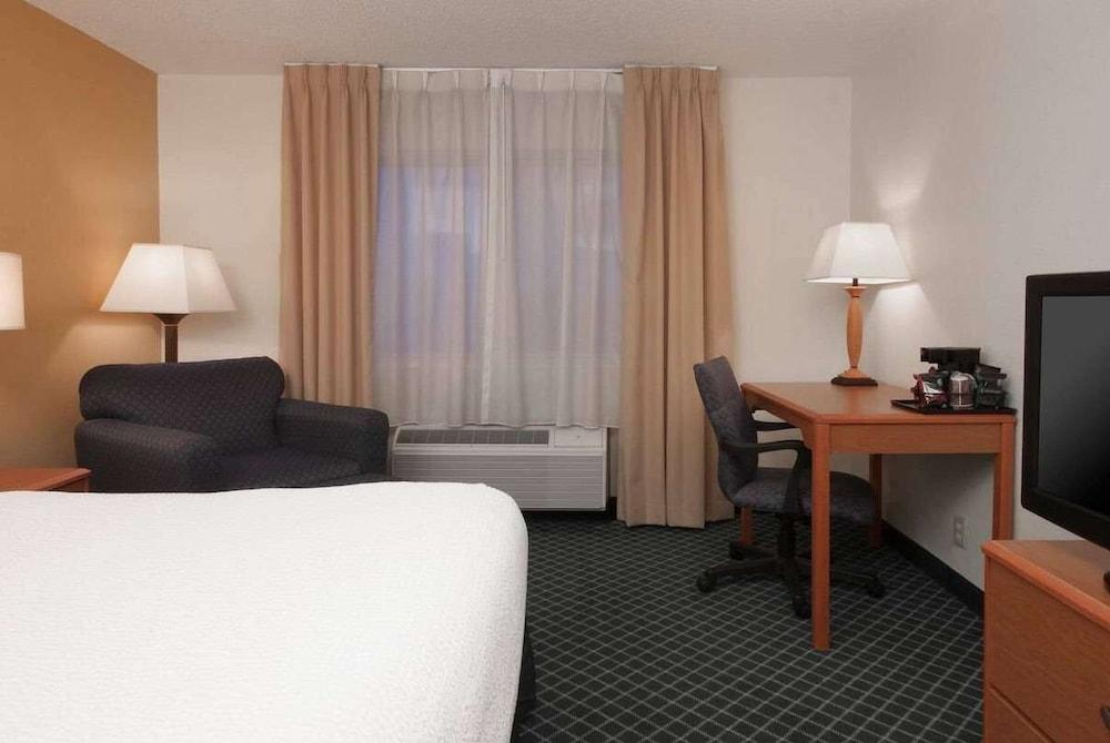 Baymont by Wyndham Coon Rapids photo 36
