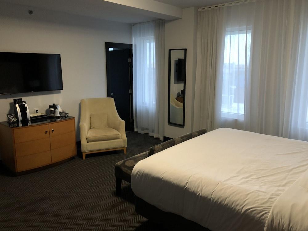 Streamline Hotel photo 38