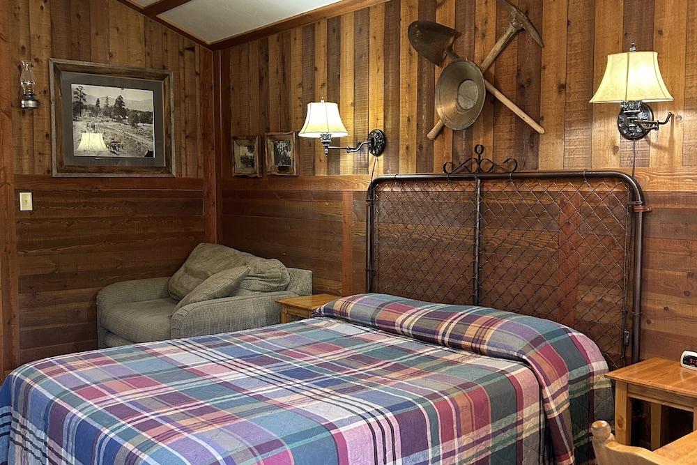 Moore's Old Pine Inn photo 15