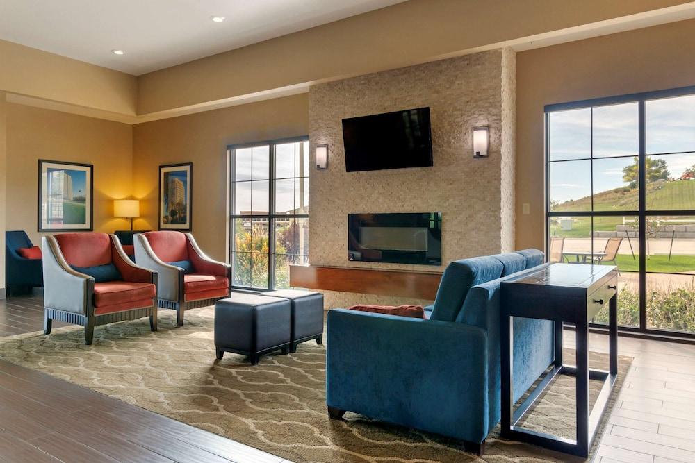Comfort Inn & Suites Mandan - Bismarck photo 3