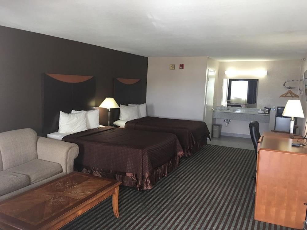 Cypress Inn photo 9