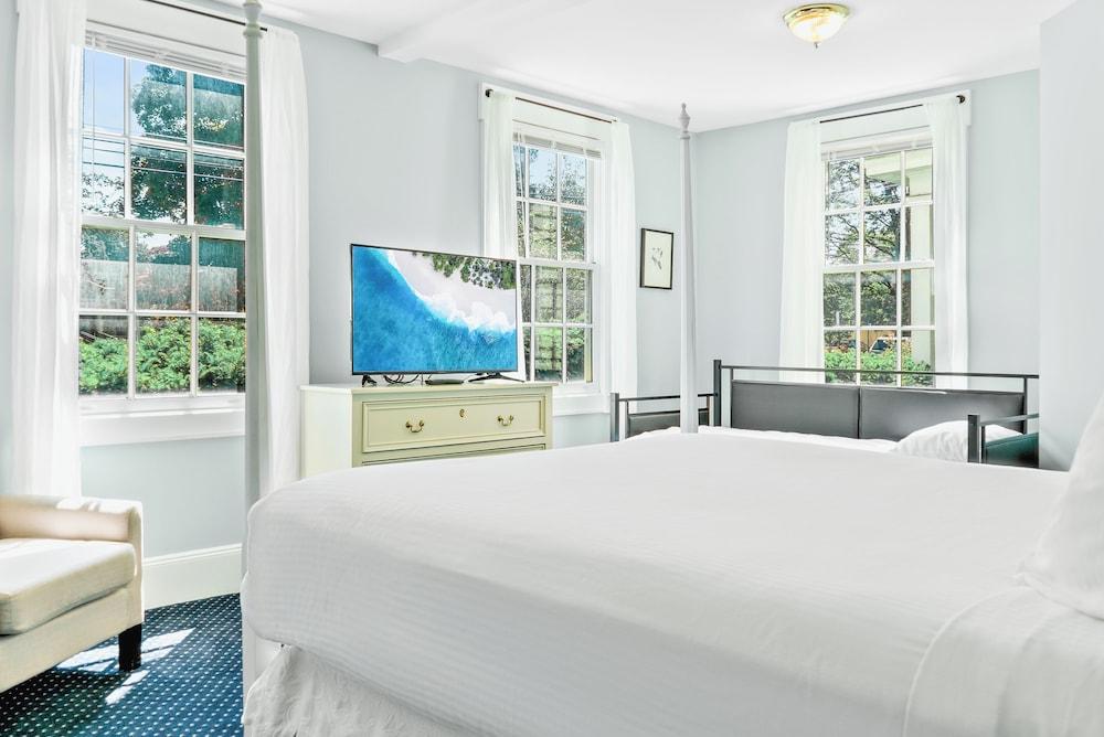 Delamater Inn photo 40