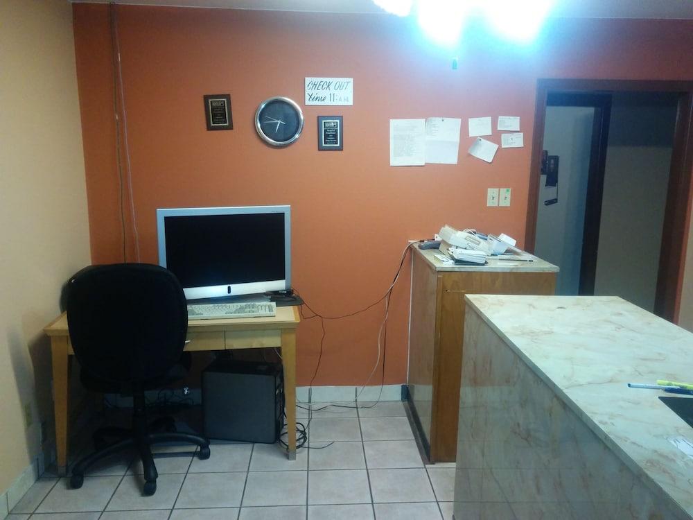 Budget Host Motel Gainesville photo 11