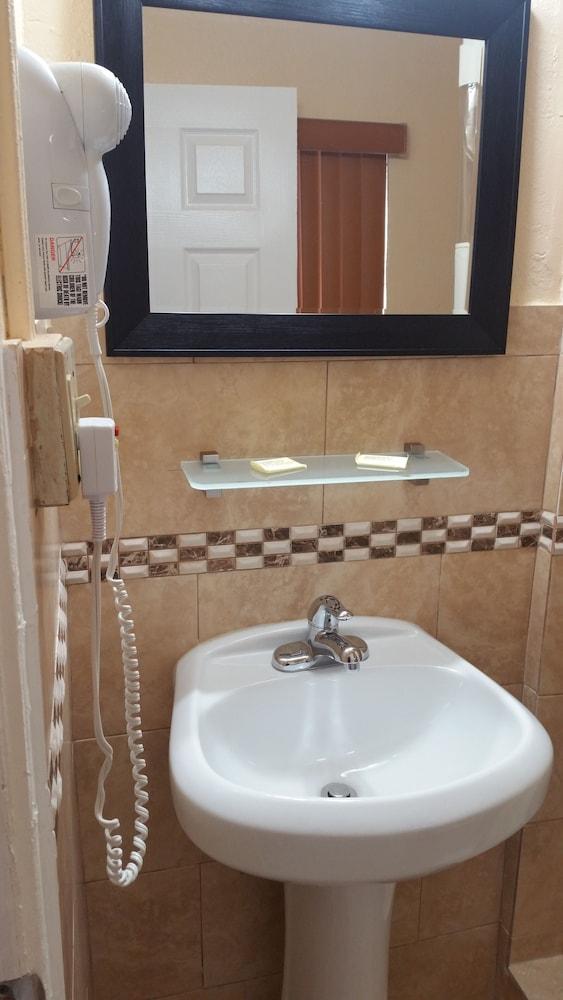 Palms Inn photo 11