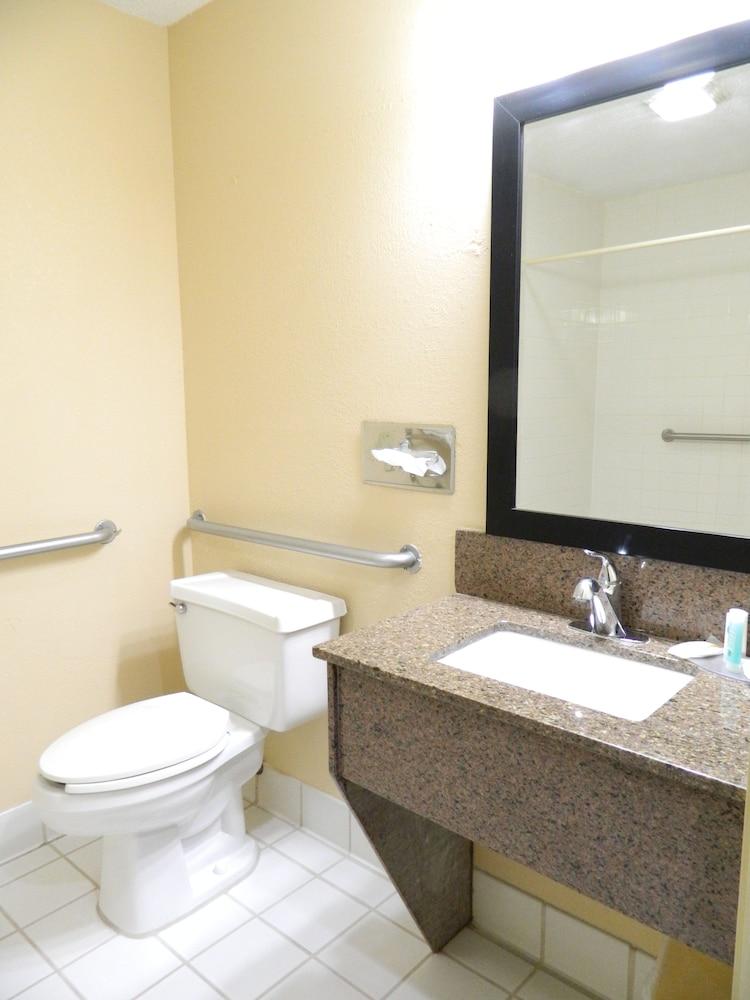 Quality Inn Ottawa near Starved Rock State Park photo 3