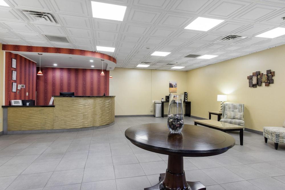 Quality Inn & Suites Charleston - Civic Center photo 7