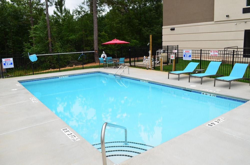 Holiday Inn Express Madison by IHG photo 40