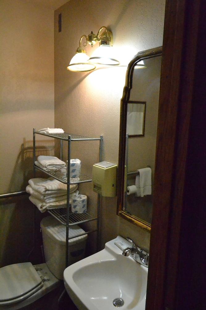 Innkeeper Motel photo 45