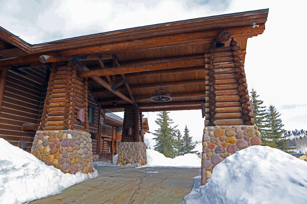 Daniels Summit Lodge photo 42