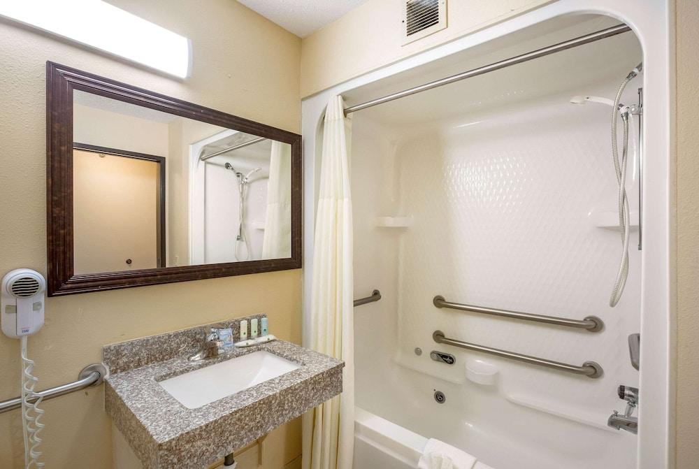 Quality Inn - Storm Lake photo 26