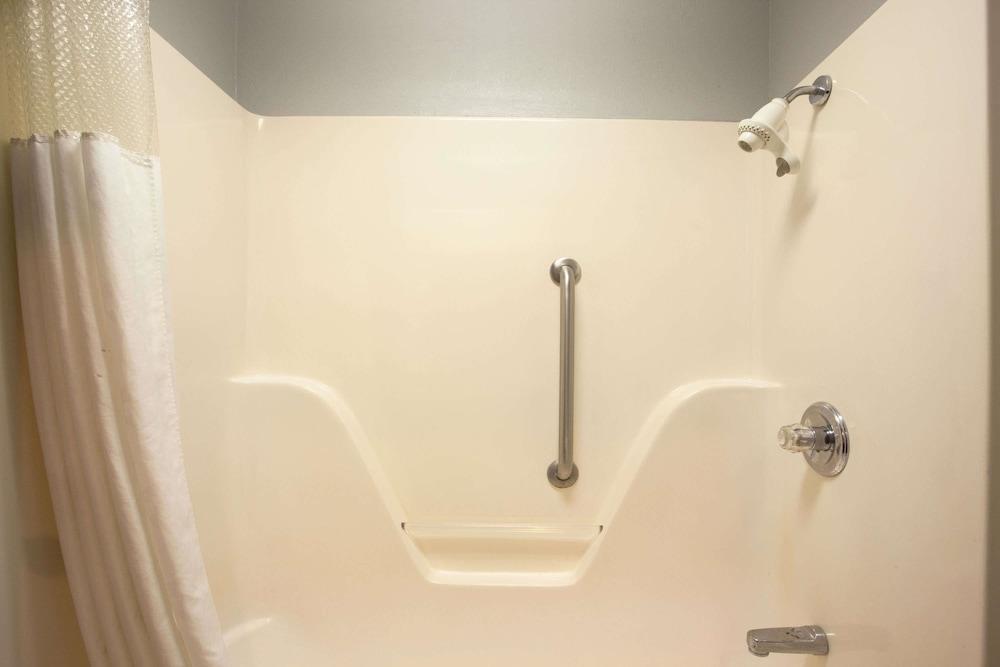 Ramada by Wyndham Pearl/Jackson Airport photo 11