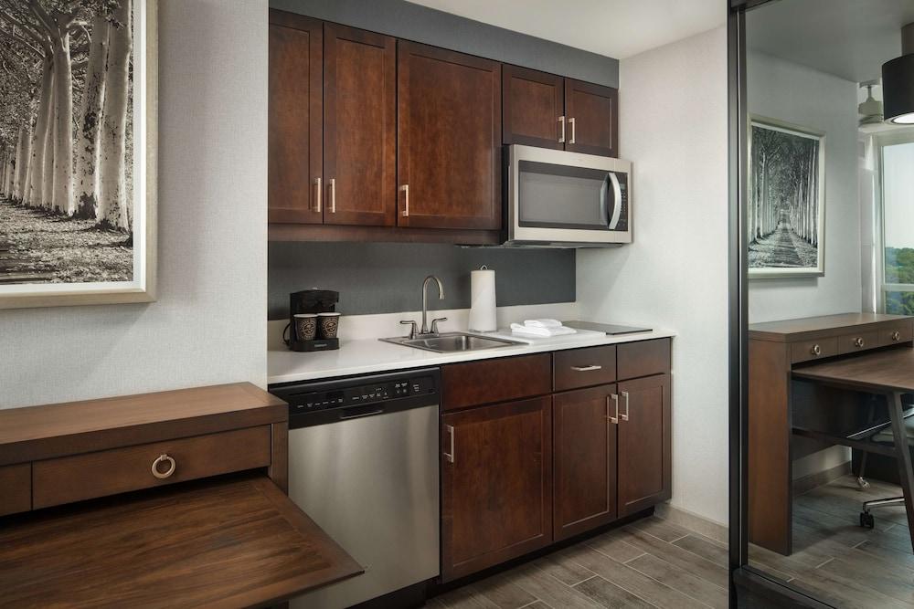 Homewood Suites by Hilton Teaneck Glenpointe photo 22