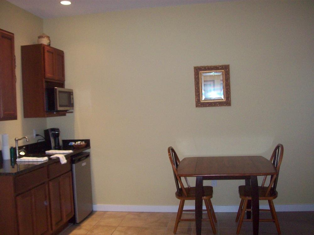 Colonel's Suites photo 3