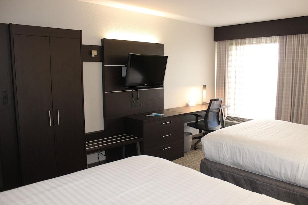 Holiday Inn Express & Suites Troy by IHG photo 44