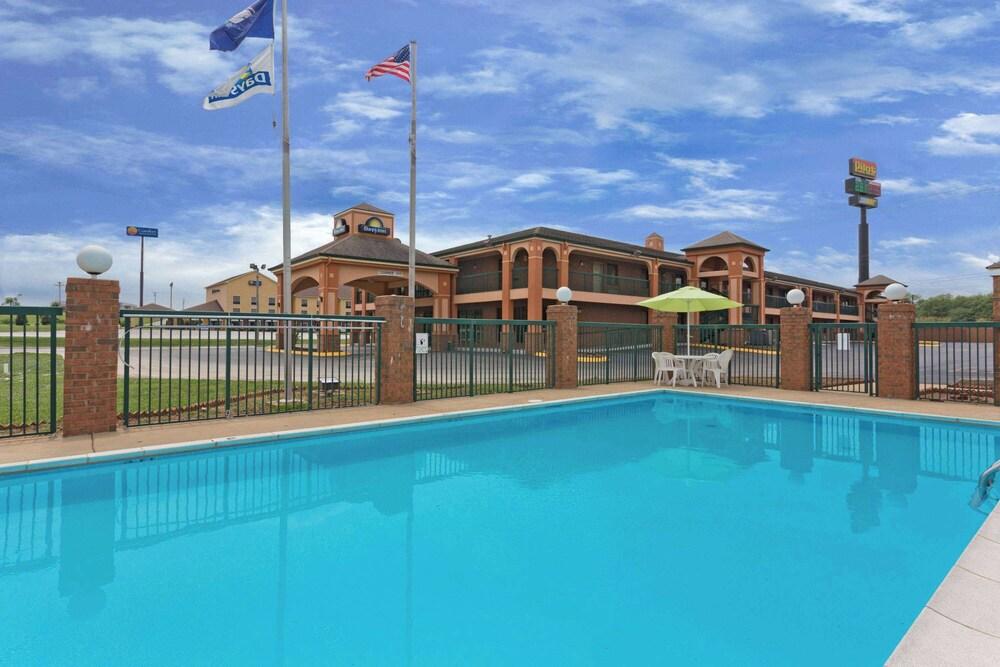 Days Inn by Wyndham Franklin photo 35